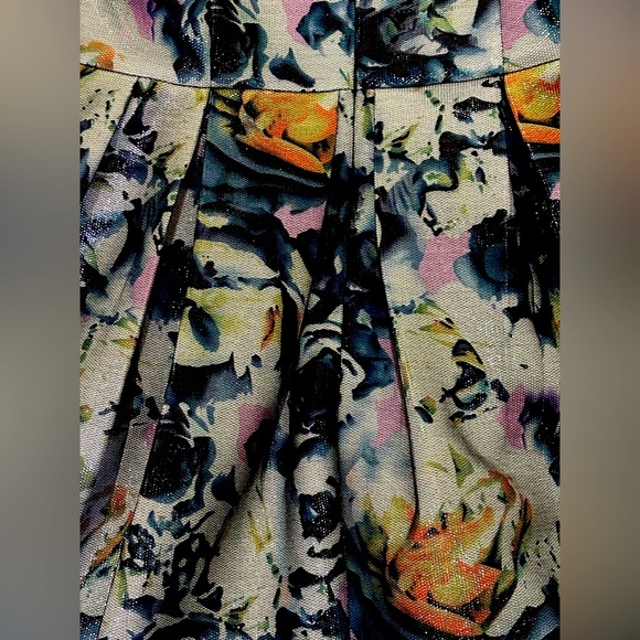 Elegant and Interesting Sharrone evening dress with 3/4 length sleeves - Picture 3 of 11